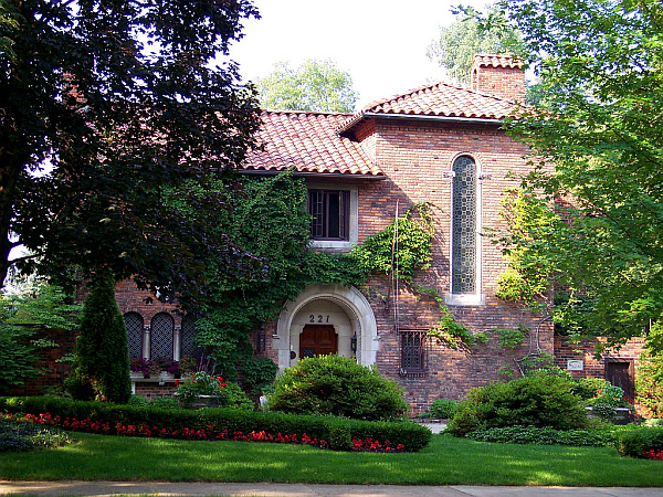 Tuscan-inspired English villa