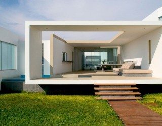 Boxed delight: Rectangular Beach House in Peru catches eye with sleek contemporary design