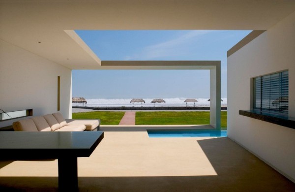 beach-house-ocean-view-600x390