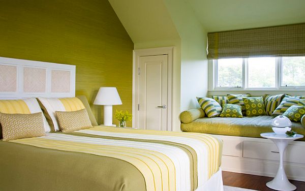 bedroom-with-green-walls-and-green-bedding