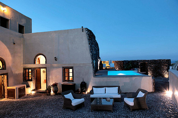 luxurious-santorini-villa-mediterranean-influences