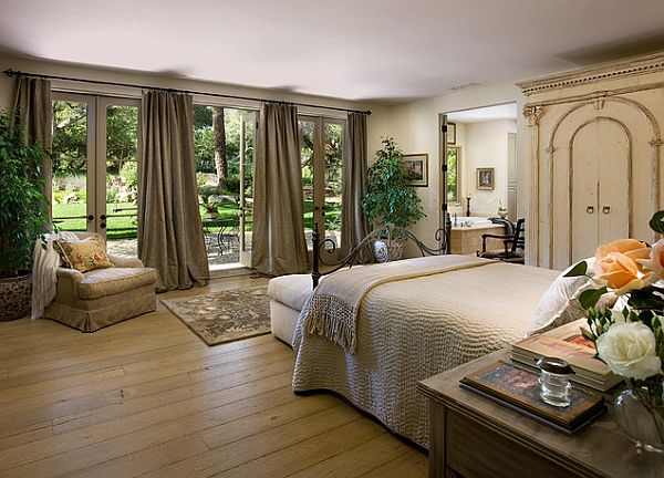 mediterranean-influence-large-bedroom-design