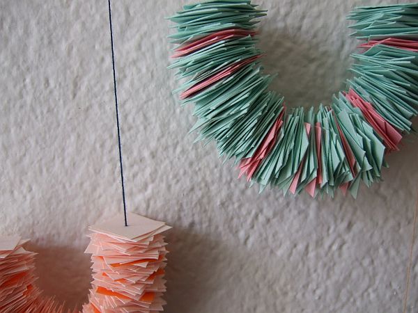 paper-chaing-garland