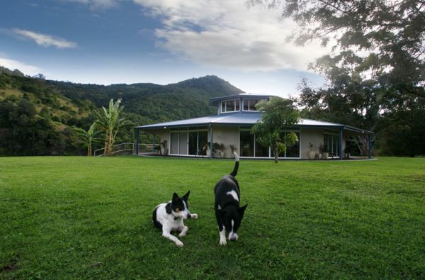 rotating-house-green-lawn