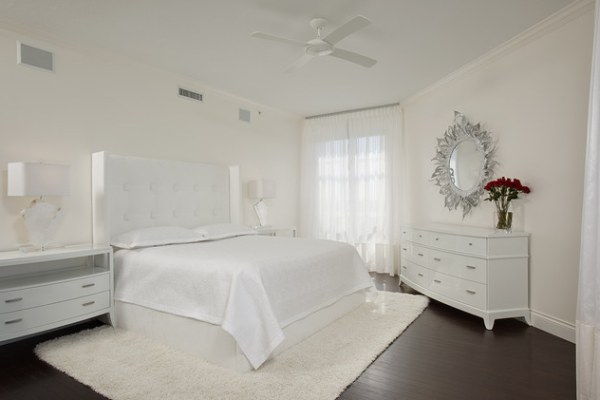 A monochromatic guest room