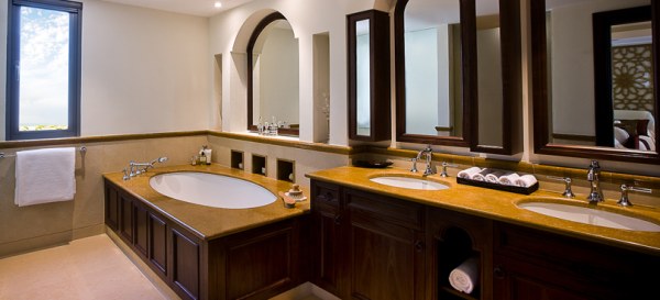 An Abu Dhabi villa bathroom