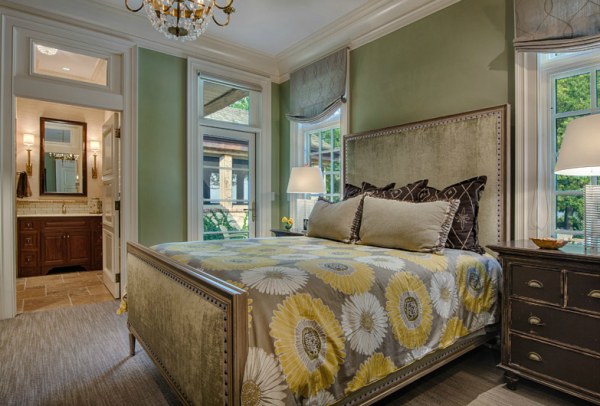 An elegant guest bedroom