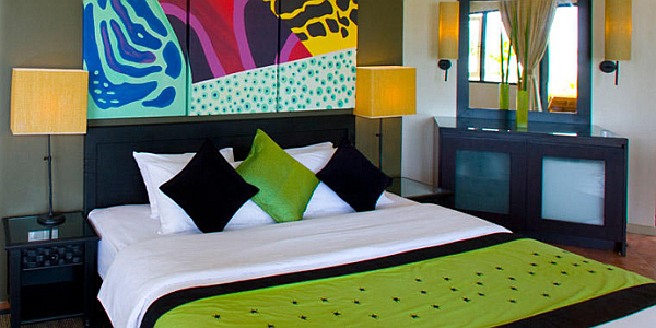 Angsana-Velavaru-Maldives-Resort-colorful-bedroom