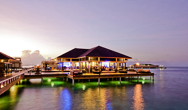 Angsana-Velavaru-Maldives-Resort-luxury-water-restaurant