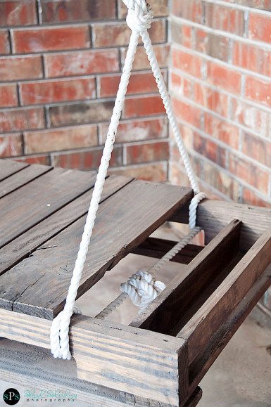 DIY Pallet Swing: Simple and easy way to craft up your own swing!