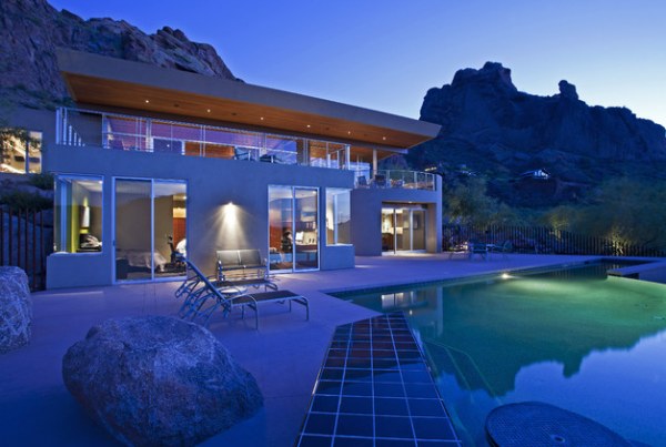 Large rocks add dimension to a pooside terrace