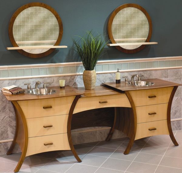 Lovely curves that match with an eclectic style bathroom