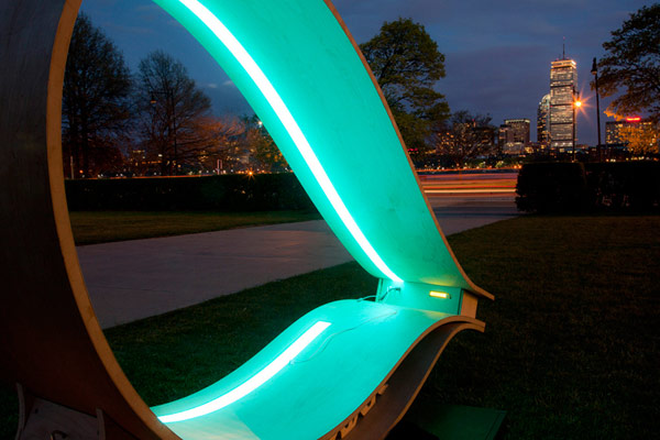 SOFT ROCKER - Solar Powered Lounger