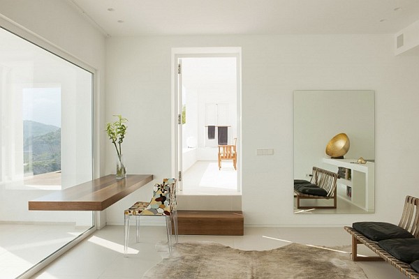 White-modern-interior-design