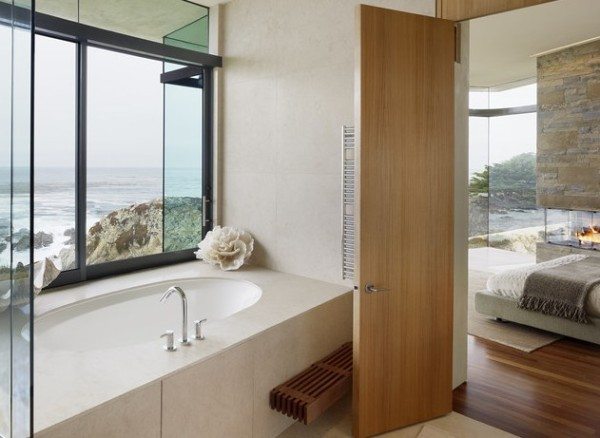 a-modern-bathroom-with-coral-600x438