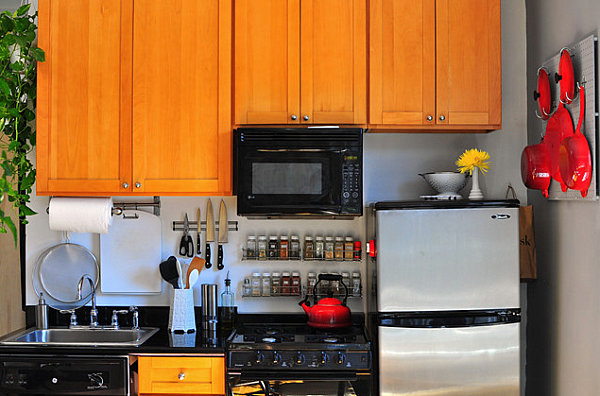 A-kitchen-that-makes-the-most-of-wall-space