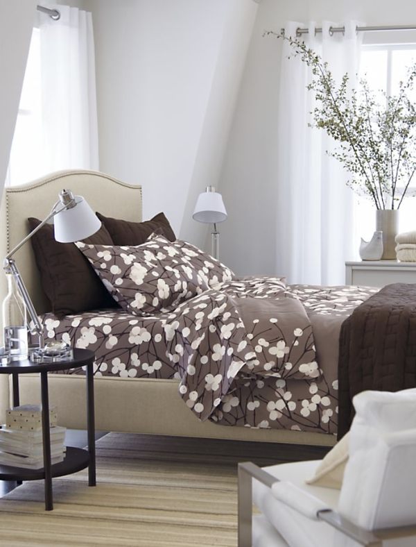 A-modern-upholsterd-linen-bed