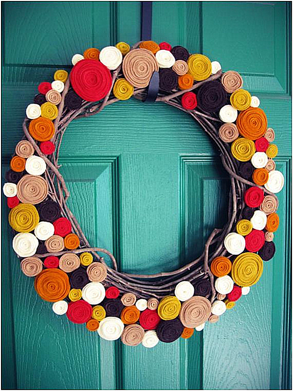 A rolled felt modern wreath Funky DIY Wreaths for the Fall Season