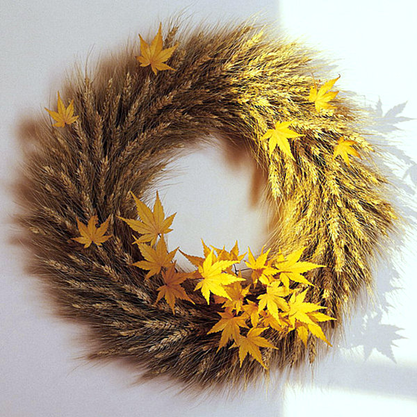 A wreath of wheat and leaves