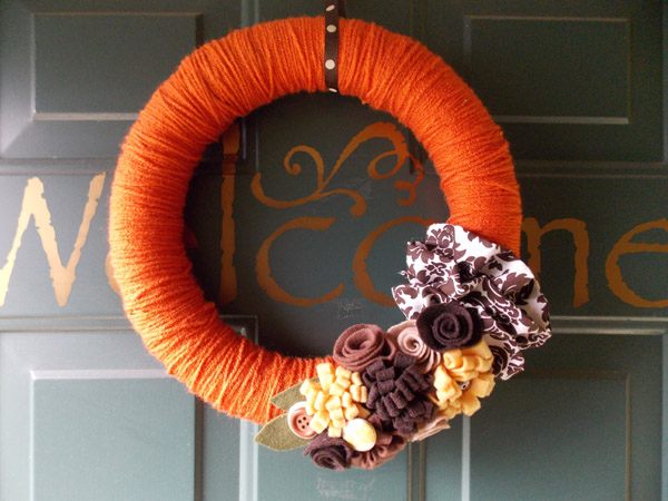 A-yarn-and-felt-fall-wreath