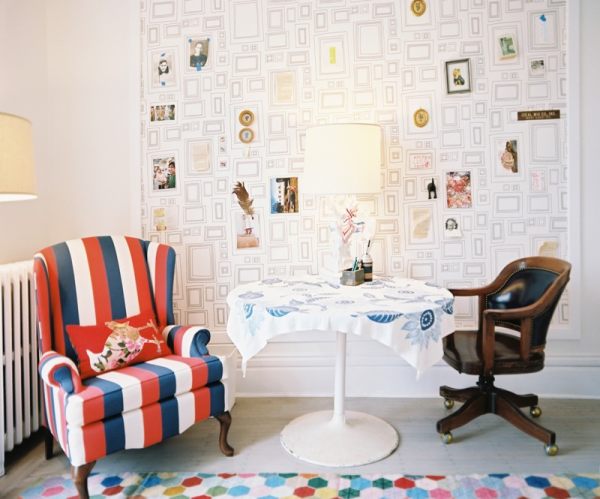 Art and wallpaper create a wonderful display