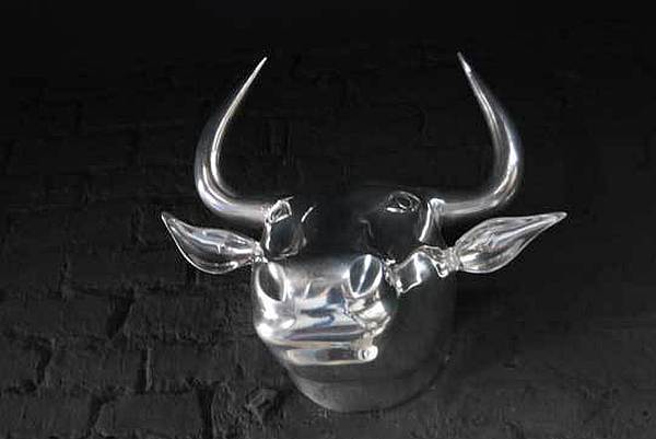 Black-Apartment-Redecoration-bull-head