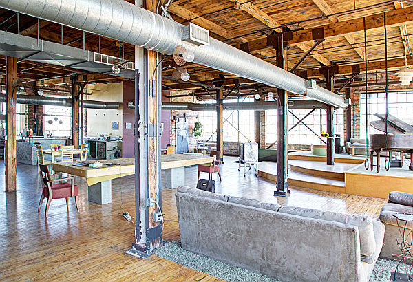 Corktown Penthouse - wooden ceiling - decoist