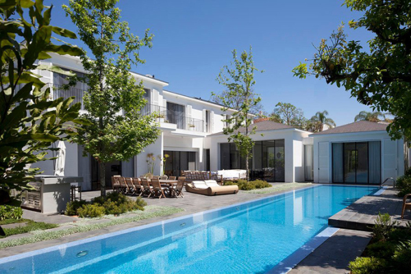 Glass-Private-House-pool-view