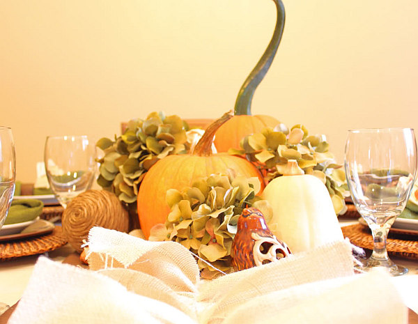 Table-setting-with-pumpkins-and-autumn-inspiration