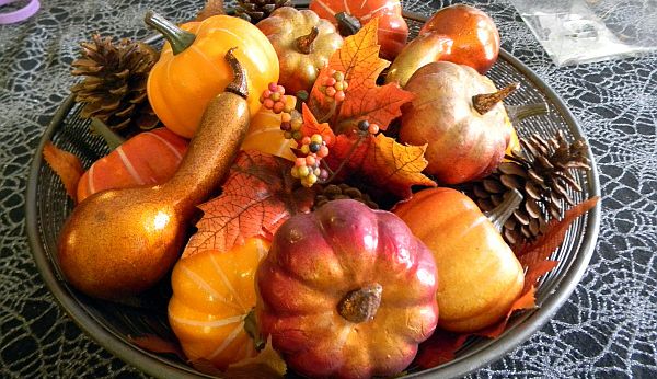 Table setup with pumpkins and gourds