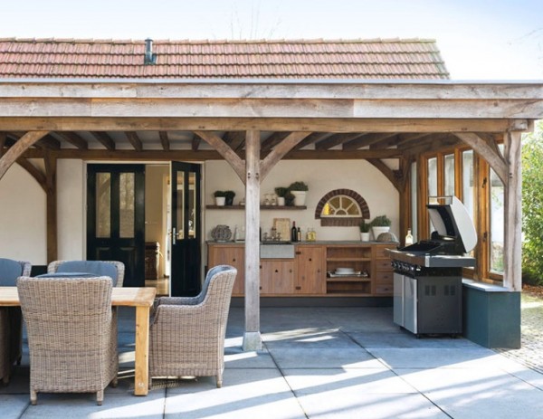 Creating the Ideal Outdoor Summer Kitchen this Fall