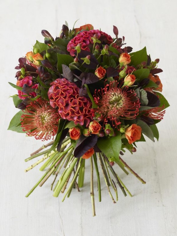 A-burgundy-fall-floral-arrangement-600x799