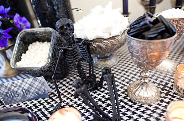 A-glittering-Halloween-skeleton