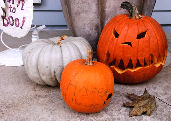 A-grouping-of-Halloween-pumpkins