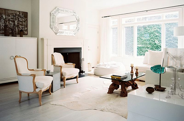 A white living room with sparkling details