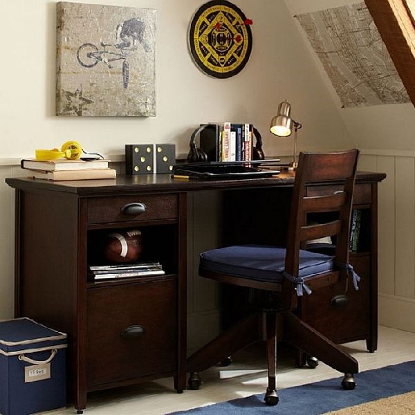 Boys work station with a sturdy and strapping look