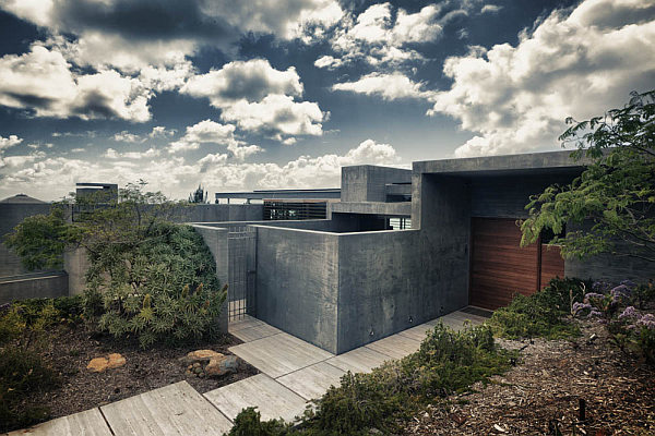 Casa-La-Atalaya-by-Alberto-Kalach-concrete-building