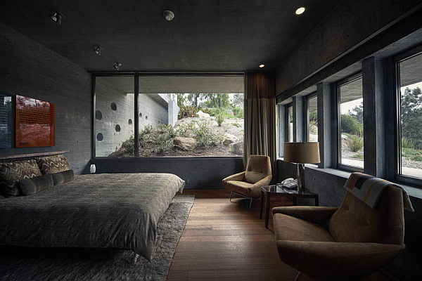 Casa-La-Atalaya-by-Alberto-Kalach-concrete-finished-bedroom
