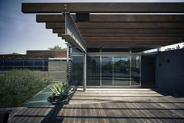 Casa La Atalaya by Alberto Kalach - concrete, glass and wood