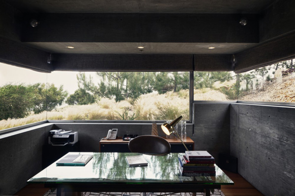 Casa La Atalaya by Alberto Kalach - concrete home office