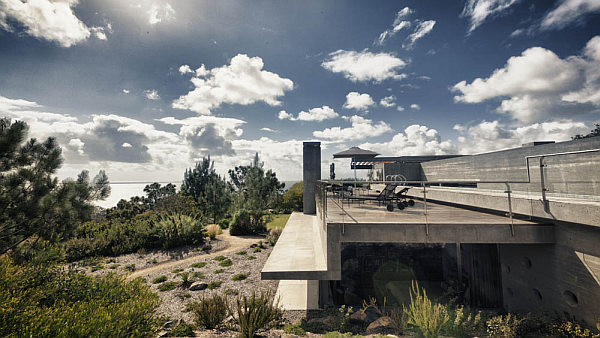 Casa-La-Atalaya-by-Alberto-Kalach-concrete-house