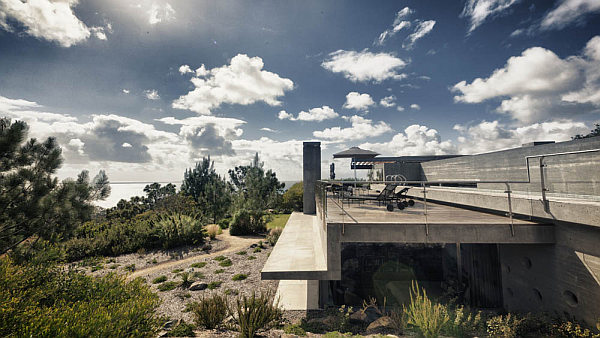 Casa La Atalaya by Alberto Kalach - concrete house