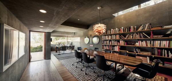 Casa La Atalaya by Alberto Kalach - dining room