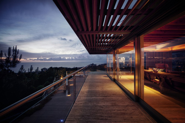 Casa-La-Atalaya-by-Alberto-Kalach-night-view-terrace