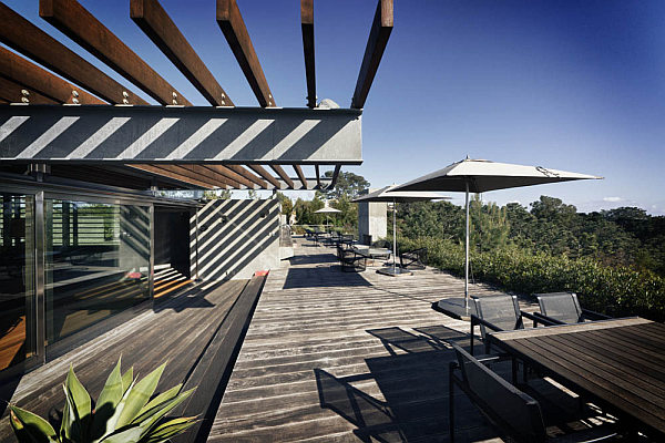 Casa La Atalaya by Alberto Kalach - terrace design