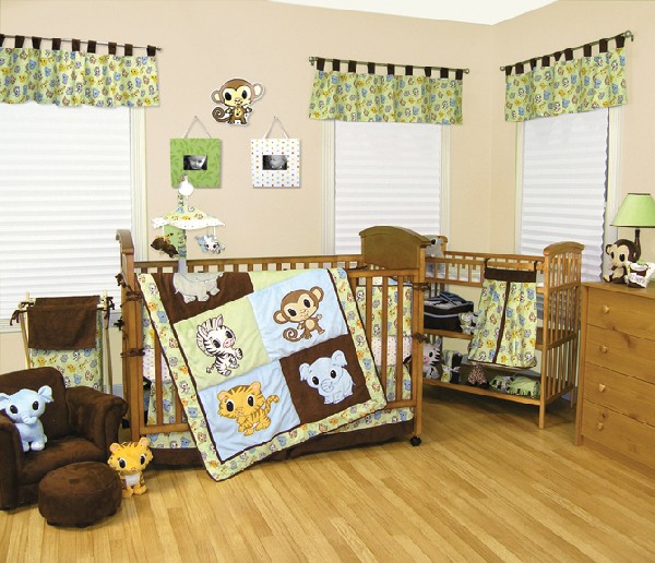 Colorful-baby-bedding-for-boys-with-an-animal-theme