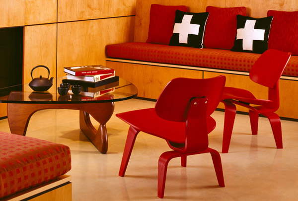 Den Eames Molded Plywood Chair