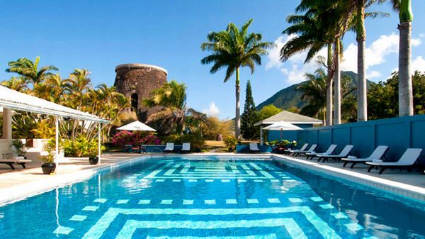 Luxurious private pool at the estate