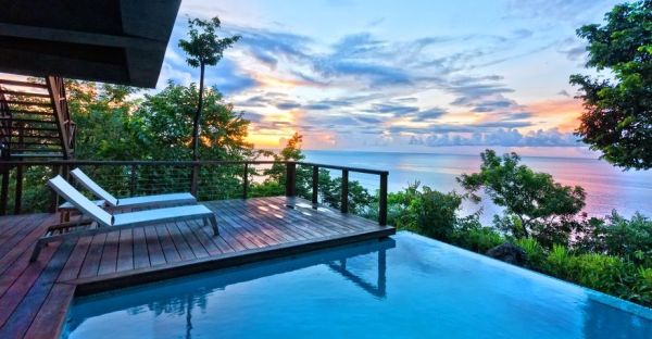 Mesmerizing sunset at the Zabuco Honeymoon Villa