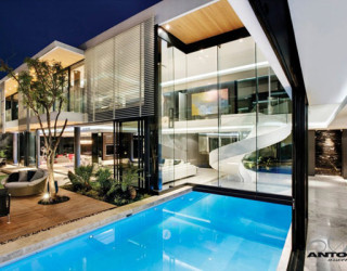 Sparkling Glass House in Johannesburg Twinkles with Glittering Contemporary Features